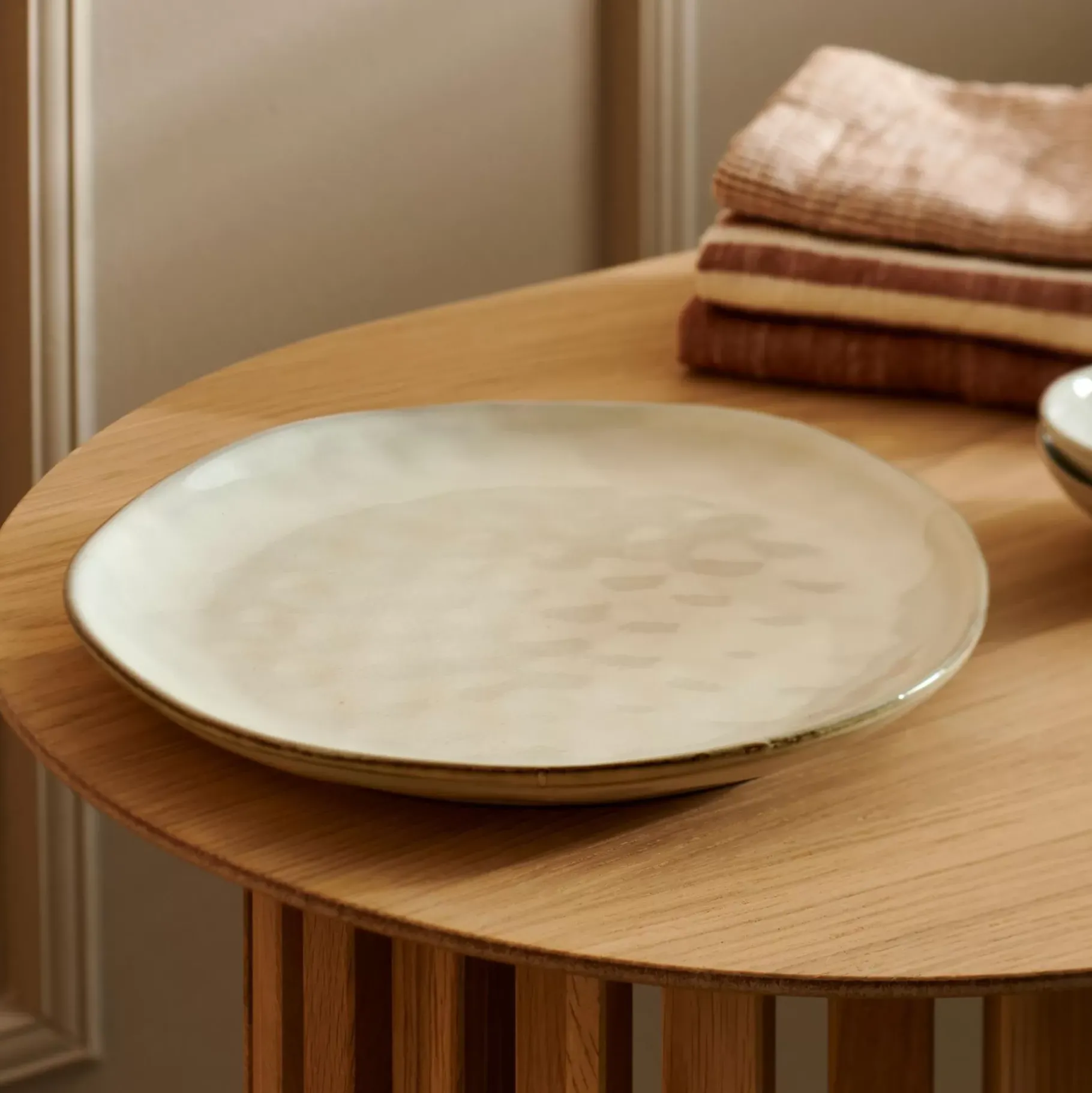 CASA Earth Marl Plato Llano Crema