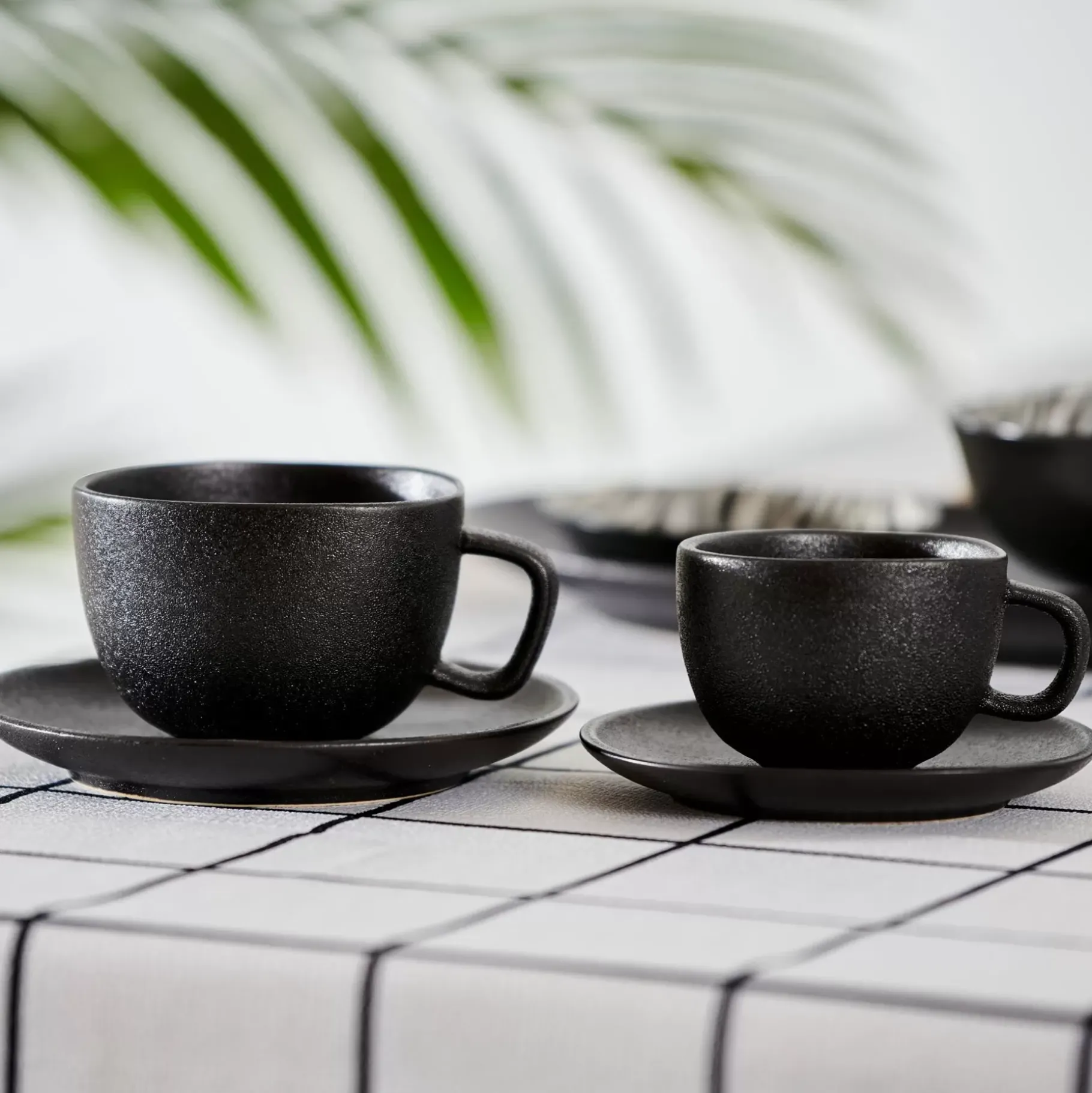 CASA Magma Taza Y Plato Tacita Negro