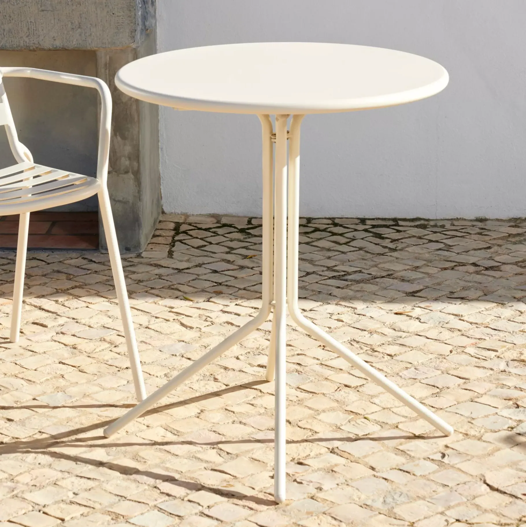 CASA Olav Mesa Bistro Arena